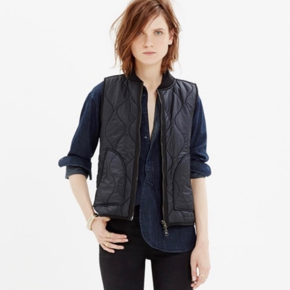 MADEWELL Reversible Vest in Stripe Navy and Quilted Black